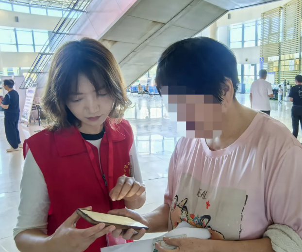 咸宁中心医院：用坚守构筑健康防线，以温情抒写医疗答卷(图5)