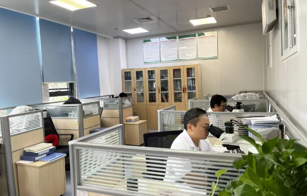 咸宁中心医院：用坚守构筑健康防线，以温情抒写医疗答卷(图4)